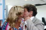 Hoofddorp 29 augustus 2013
Presentatie van de Margriet met Natasja Foger als hoofdredaktrice.
Leontine v d Bos de reguliere hoofdredaktrice geeft aar het eerste exemplaar en Rene Froger zingt voor Natasja bij sanoma uitgevers