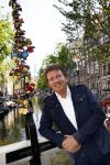 Amsterdam 27 augustus 2013
Robert ten Brink voor all you need is love op de slotjesbrug in Amsterdam.
Peter Smulders bv