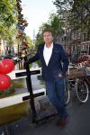 Amsterdam 27 augustus 2013
Robert ten Brink voor all you need is love op de slotjesbrug in Amsterdam.
Peter Smulders bv