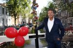 Amsterdam 27 augustus 2013
Robert ten Brink voor all you need is love op de slotjesbrug in Amsterdam.
Peter Smulders bv