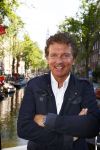 Amsterdam 27 augustus 2013
Robert ten Brink voor all you need is love op de slotjesbrug in Amsterdam.
Peter Smulders bv