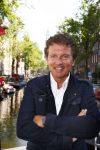 Amsterdam 27 augustus 2013
Robert ten Brink voor all you need is love op de slotjesbrug in Amsterdam.
Peter Smulders bv