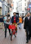 Amsterdam 14 augustus 2013
Ruud Feltkamp opent the concept store van Coca cola op de kalverstraat. Ben Saunders is ook aanwezig.
Peter Smulders bv