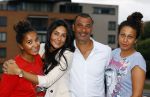 Amsterdam 1 september 2013
Ruud Gullit viert zijn 51e verjaardag thuis met zijn moeder zijn vriendin Maggie Jiminez en zijn kinderen Felicity Jermaine Joelle en Maxim