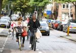 Amsterdam 31 augustus 2013
Ruud en Aafke de Wild met hun kinderen boodschappen aan het doen op de fiets.