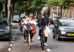 Amsterdam 31 augustus 2013
Ruud en Aafke de Wild met hun kinderen boodschappen aan het doen op de fiets.