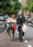 Amsterdam 31 augustus 2013
Ruud en Aafke de Wild met hun kinderen boodschappen aan het doen op de fiets.