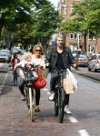 Amsterdam 31 augustus 2013
Ruud en Aafke de Wild met hun kinderen boodschappen aan het doen op de fiets.