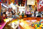 Hoorn 15 augustus 2013
Sonja Bakker met Jan Reus en alle kinderen op de kermis in Hoorn. Ook baby Bram is erbij.
Peter Smulders bv
