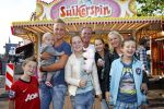 Hoorn 15 augustus 2013
Sonja Bakker met Jan Reus en alle kinderen op de kermis in Hoorn. Ook baby Bram is erbij.
Peter Smulders bv