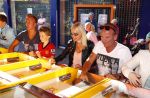 Hoorn 15 augustus 2013
Sonja Bakker met Jan Reus en alle kinderen op de kermis in Hoorn. Ook baby Bram is erbij.
Peter Smulders bv