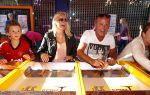 Hoorn 15 augustus 2013
Sonja Bakker met Jan Reus en alle kinderen op de kermis in Hoorn. Ook baby Bram is erbij.
Peter Smulders bv