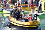 Hoorn 15 augustus 2013
Sonja Bakker met Jan Reus en alle kinderen op de kermis in Hoorn. Ook baby Bram is erbij.
Peter Smulders bv