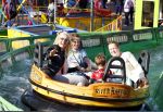 Hoorn 15 augustus 2013
Sonja Bakker met Jan Reus en alle kinderen op de kermis in Hoorn. Ook baby Bram is erbij.
Peter Smulders bv