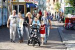 Hoorn 15 augustus 2013
Sonja Bakker met Jan Reus en alle kinderen op de kermis in Hoorn. Ook baby Bram is erbij.
Peter Smulders bv