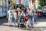 Hoorn 15 augustus 2013
Sonja Bakker met Jan Reus en alle kinderen op de kermis in Hoorn. Ook baby Bram is erbij.
Peter Smulders bv
