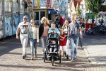 Hoorn 15 augustus 2013
Sonja Bakker met Jan Reus en alle kinderen op de kermis in Hoorn. Ook baby Bram is erbij.
Peter Smulders bv