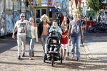 Hoorn 15 augustus 2013
Sonja Bakker met Jan Reus en alle kinderen op de kermis in Hoorn. Ook baby Bram is erbij.
Peter Smulders bv