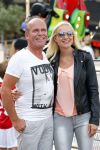 Hoorn 15 augustus 2013
Sonja Bakker met Jan Reus en alle kinderen op de kermis in Hoorn. Ook baby Bram is erbij.
Peter Smulders bv