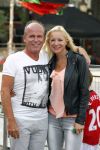 Hoorn 15 augustus 2013
Sonja Bakker met Jan Reus en alle kinderen op de kermis in Hoorn. Ook baby Bram is erbij.
Peter Smulders bv