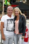 Hoorn 15 augustus 2013
Sonja Bakker met Jan Reus en alle kinderen op de kermis in Hoorn. Ook baby Bram is erbij.
Peter Smulders bv
