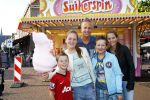 Hoorn 15 augustus 2013
Sonja Bakker met Jan Reus en alle kinderen op de kermis in Hoorn. Ook baby Bram is erbij.
Peter Smulders bv