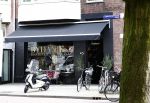 Amsterdam 30 augustsu 2013
Suze v Rozelaard de vriendin van Ronald de Boer heeft allebei haar kledingwinkels op de cornelis schuytstraat verkocht en gesloten om meer tijd met haar baby dochter en Ronald door te kunnen brengen