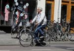 Amsterdam 14 augustus 2013
Theodor Holman op de fiets
Peter Smulders bv