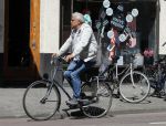 Amsterdam 14 augustus 2013
Theodor Holman op de fiets
Peter Smulders bv