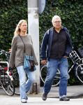 Amsterdam 19 augustus 2013
Theodor Holman met zijn vrouw op straat in Amsterdam.
Peter Smulders bv