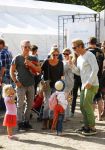 Amsterdam 18 augustus 2013
Thijs Romer met dochter Sammie en Wendy v Dijk met dochter Lizzy en partner Erland Galjaard op de parade.
Peter Smulders bv