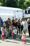 Amsterdam 18 augustus 2013
Thijs Romer met dochter Sammie en Wendy v Dijk met dochter Lizzy en partner Erland Galjaard op de parade.
Peter Smulders bv