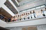 Hoofddorp 29 augustus 2013
Presentatie van de Margriet met Natasja Foger als hoofdredaktrice.
Leontine v d Bos de reguliere hoofdredaktrice geeft aar het eerste exemplaar en Rene Froger zingt voor Natasja bij sanoma uitgevers