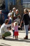 Amsterdam 18 augustus 2013
Thijs Romer met dochter Sammie en Wendy v Dijk met dochter Lizzy en partner Erland Galjaard op de parade.
Peter Smulders bv