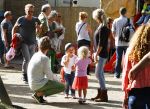 Amsterdam 18 augustus 2013
Thijs Romer met dochter Sammie en Wendy v Dijk met dochter Lizzy en partner Erland Galjaard op de parade.
Peter Smulders bv