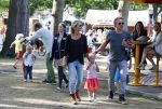 Amsterdam 18 augustus 2013
Thijs Romer met dochter Sammie en Wendy v Dijk met dochter Lizzy en partner Erland Galjaard op de parade.
Peter Smulders bv