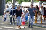Amsterdam 18 augustus 2013
Thijs Romer met dochter Sammie en Wendy v Dijk met dochter Lizzy en partner Erland Galjaard op de parade.
Peter Smulders bv