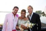 Amstelveen 15 september 2014
Patty Brard en Antoine van de Vijver trouwen bij restaurant aan de Poel in Amstelveen. Ze kwamen er met een boot aanvaren.