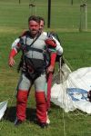 Texel, 13 Juni 1997
Opening Golfbaan Texel
Guus Hiddink springt met parachute voor de opening.
Foto Peter Smulders