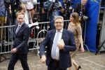 Den Haag 16 september 2014
Prinsjesdag met oa Koning Willem Alexander Koningin Maxima prinses Laurentien en prins Constantijn. Gouden Koets op het binnenhof. Henk Krol met vriend
