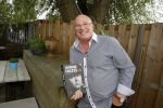 Vinkeveen 9 september 2014
Presentatie Andre Hazes boek geschreven door Jos v Zoelen. Eerste boek wordt uitgerekt door Andy v d Meyde in de plashoeve.