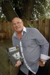 Vinkeveen 9 september 2014
Presentatie Andre Hazes boek geschreven door Jos v Zoelen. Eerste boek wordt uitgerekt door Andy v d Meyde in de plashoeve.