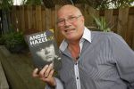 Vinkeveen 9 september 2014
Presentatie Andre Hazes boek geschreven door Jos v Zoelen. Eerste boek wordt uitgerekt door Andy v d Meyde in de plashoeve.