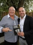 Vinkeveen 9 september 2014
Presentatie Andre Hazes boek geschreven door Jos v Zoelen. Eerste boek wordt uitgerekt door Andy v d Meyde in de plashoeve.
