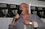 Vinkeveen 9 september 2014
Presentatie Andre Hazes boek geschreven door Jos v Zoelen. Eerste boek wordt uitgerekt door Andy v d Meyde in de plashoeve.