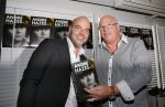 Vinkeveen 9 september 2014
Presentatie Andre Hazes boek geschreven door Jos v Zoelen. Eerste boek wordt uitgerekt door Andy v d Meyde in de plashoeve.