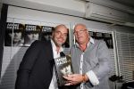 Vinkeveen 9 september 2014
Presentatie Andre Hazes boek geschreven door Jos v Zoelen. Eerste boek wordt uitgerekt door Andy v d Meyde in de plashoeve.