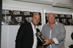 Vinkeveen 9 september 2014
Presentatie Andre Hazes boek geschreven door Jos v Zoelen. Eerste boek wordt uitgerekt door Andy v d Meyde in de plashoeve.