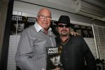 Vinkeveen 9 september 2014
Presentatie Andre Hazes boek geschreven door Jos v Zoelen. Eerste boek wordt uitgerekt door Andy v d Meyde in de plashoeve.