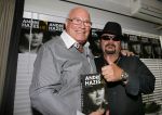 Vinkeveen 9 september 2014
Presentatie Andre Hazes boek geschreven door Jos v Zoelen. Eerste boek wordt uitgerekt door Andy v d Meyde in de plashoeve.